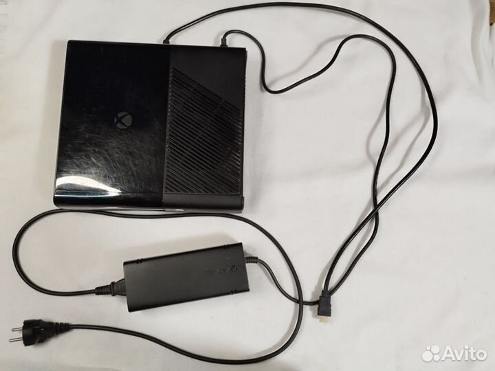 Xbox 360 elite непрошитый + диски