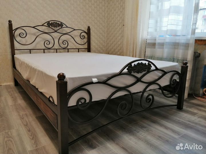 Кровать