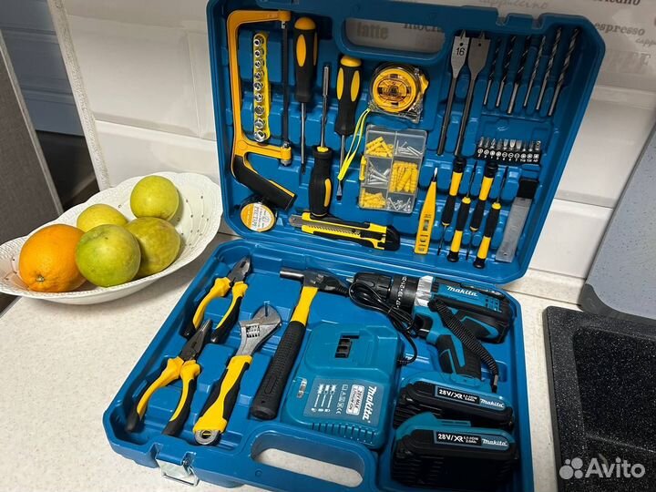 Шуруповерт макита и противоударный кейс