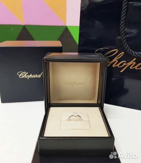 Золотое помолвочное кольцо Chopard с муассанитом