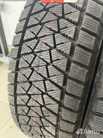 Bridgestone Blizzak DM-V2 215/70 R17 101S