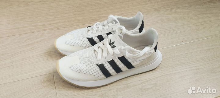 Кроссовки женские adidas сетка 39