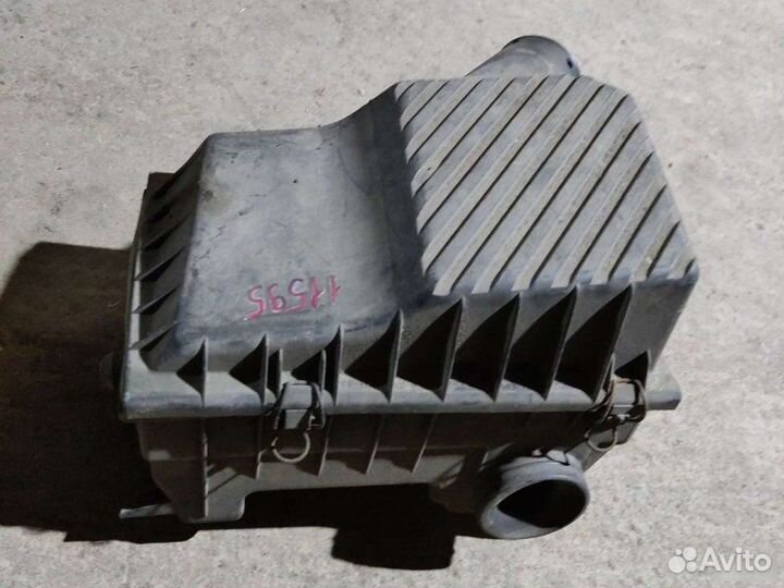 Корпус воздушного фильтра Volkswagen Passat B3