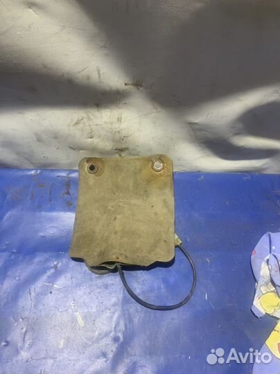 Бачок омывателя задний nissan bluebird u11