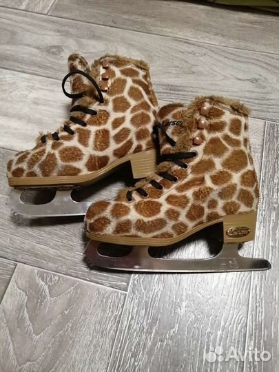 Коньки фигурные р. 30