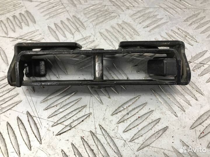 Б/У Ответная часть замка багажника задний Land