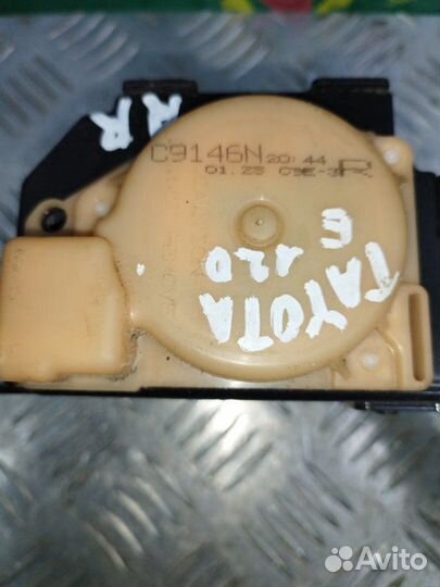 Ремень безопасности передний правый Toyota Corolla