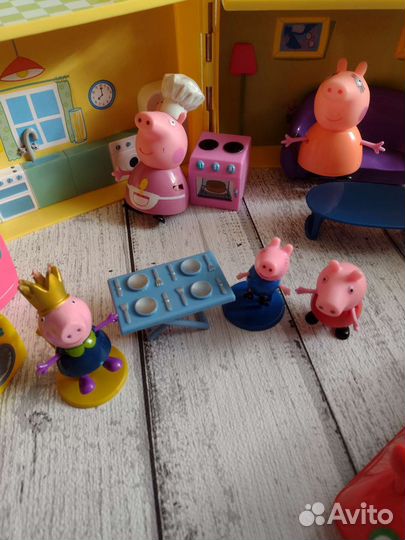 Домики, машинки свинки Пеппы и др.из мультика