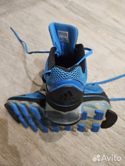 Беговые кроссовки adidas