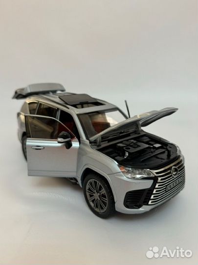 Металлическая машинка Lexus LX 600 в коробке