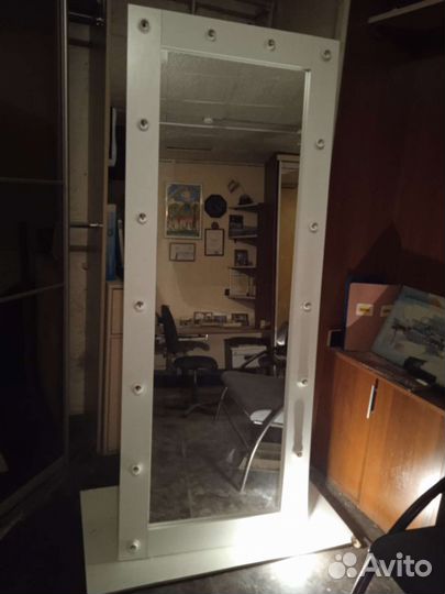 Гримерное зеркало в полный рост