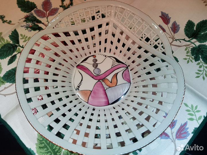 Конфетница фарфоровая