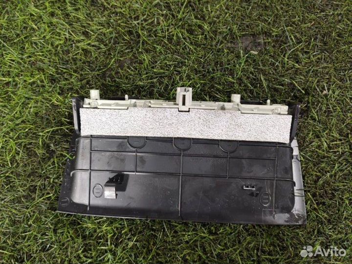 Стоп-сигнал в салоне Toyota Allion/Premio