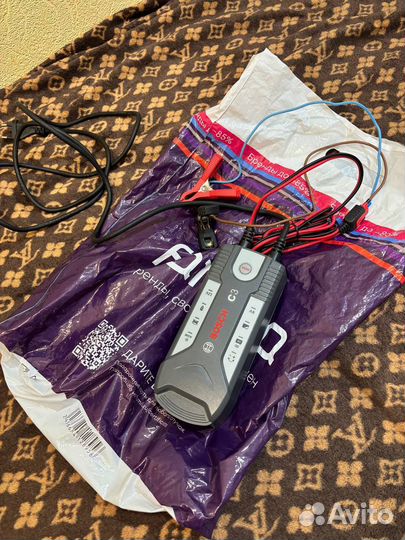 Зарядник Bosch C3