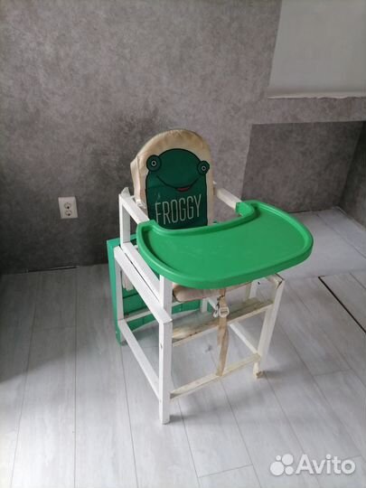 Детский стульчик для кормления деревянный