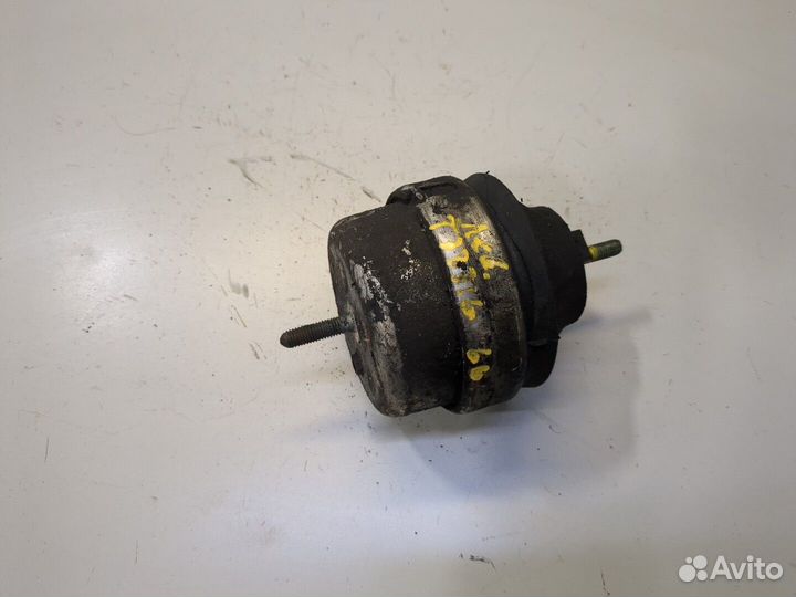 Подушка крепления двигателя Volkswagen Passat 5, 2