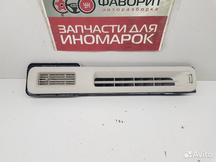 Дефлектор воздушный правый на потолок