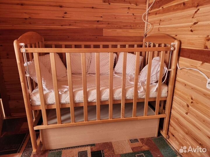 Детская кроватка