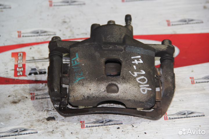 Суппорт перед лево c Nissan Cube Z12 HR15DE