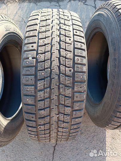 Dunlop SP Winter Ice 01 215/65 R16 102T