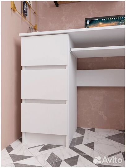 Современный письменный стол Мадера