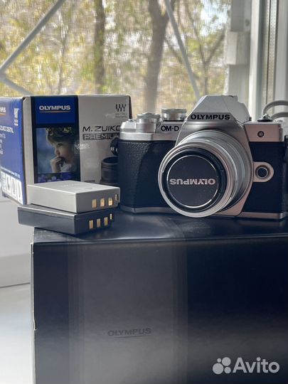 Olympus om d e m10 mark iii с объективом