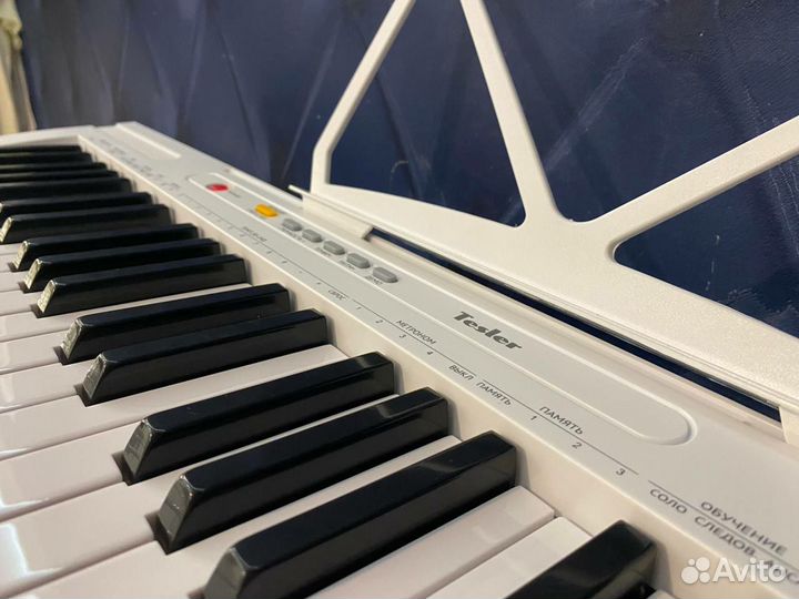 Синтезатор Tesler KB 6120