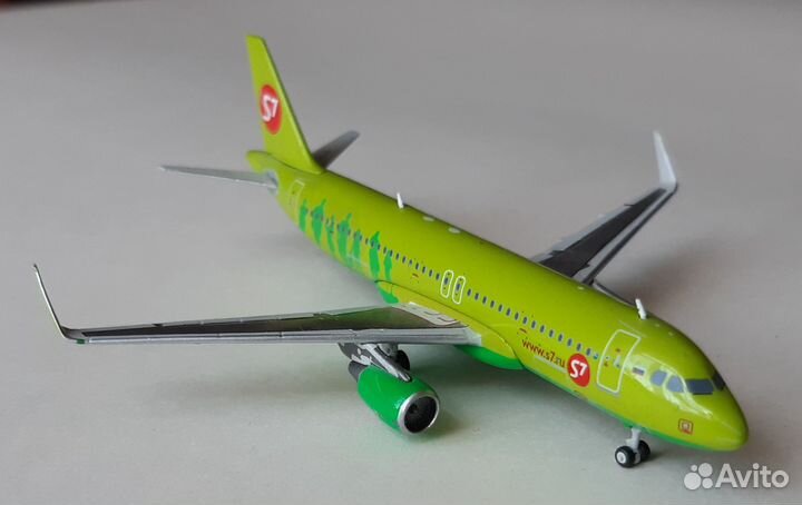 Модель самолета А 320-214WL VP-BOL 
