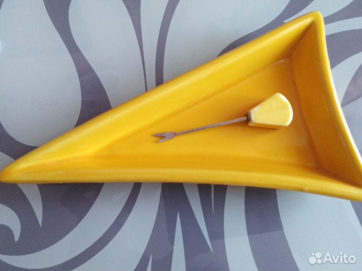 Блюдо для сыра с вилкой