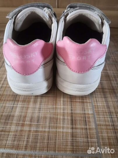 Кроссовки для девочки
