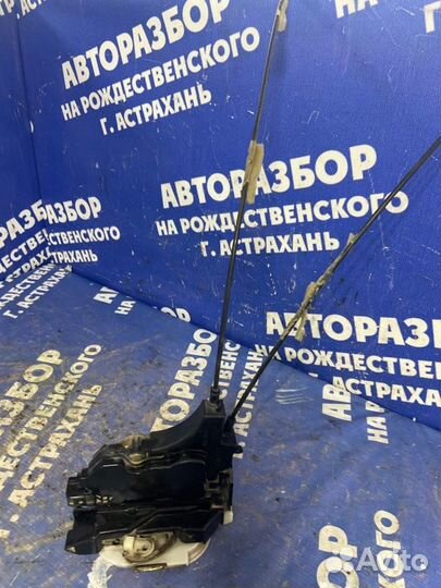 Задний левый замок двери. Mitsubishi Grandis