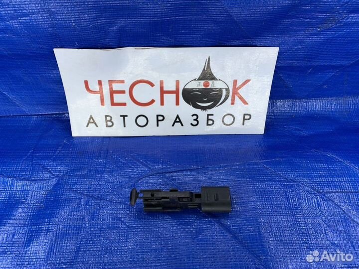 Концевик микровыключатель ручки двери Audi Q7