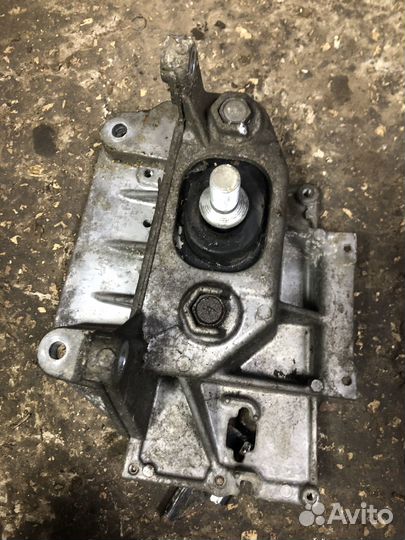 Площадка акб Nissan Tiida 1