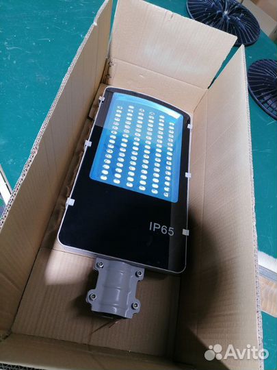 Фонарь светодиодный уличный консольный (на столб)