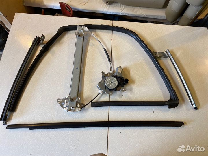 Стеклоподьемник Nissan Juke