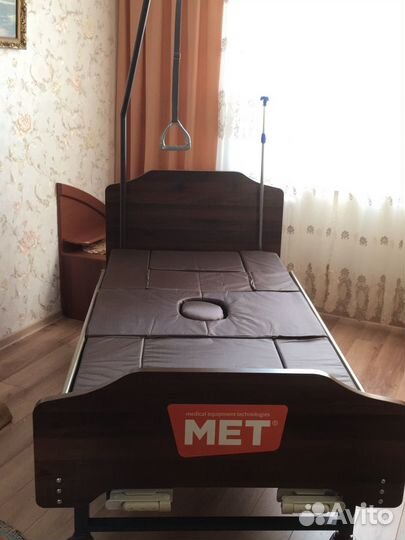 Медицинская кровать с функциями переворачивания