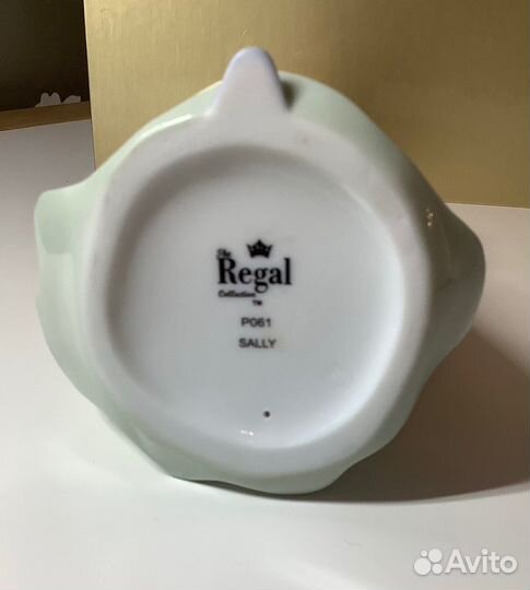 Статуэтки Девушки Дамы Regal, Coalport Англия