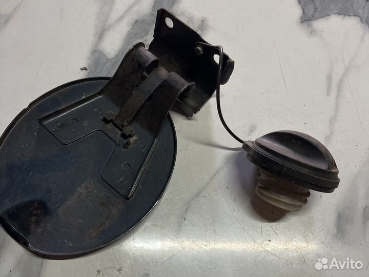 Лючок бензобака калина с крышкой