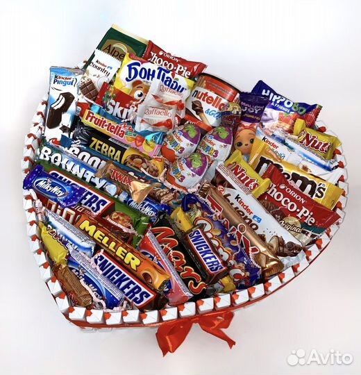 Сладкий подарок Торт из киндеров