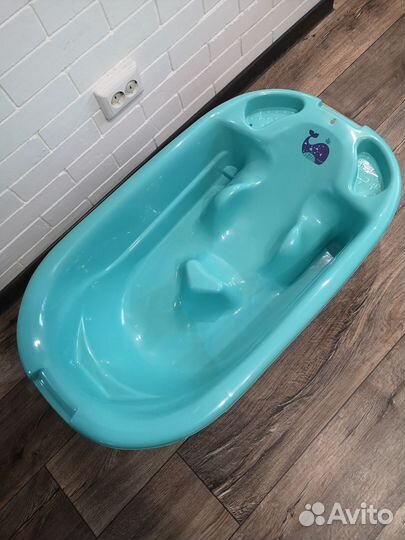 Ванночка для купания с горкой и сливом