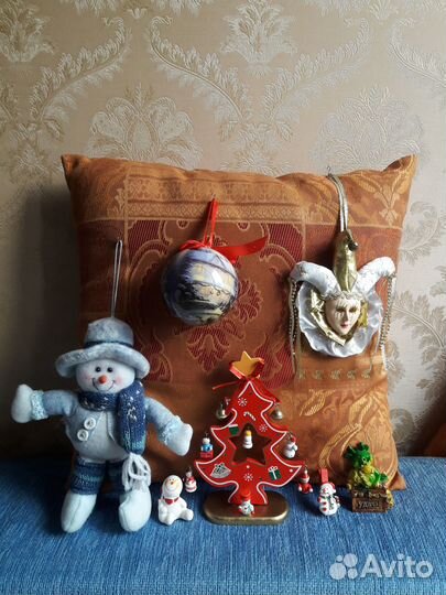 Новогодние игрушки и украшения