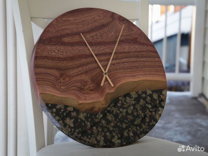 Часы из слэба капового карагача и эпоксидной смолы