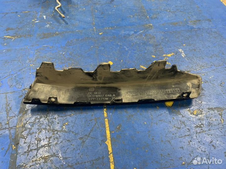 Молдинг переднего бампера левый, правый Passat B6