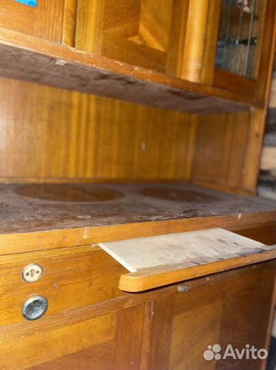 Старинный шкаф буфет