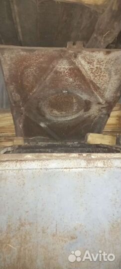 Бак для хранения зерна с крышкой