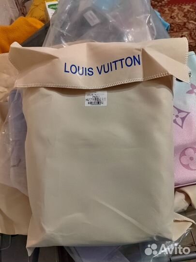 Сумка для подмышек Louis Vuitton