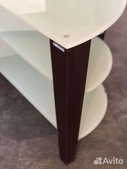 Стол для аппаратуры