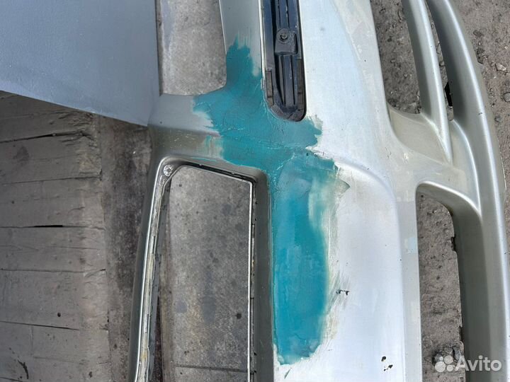 Передний бампер на тойота авенсис