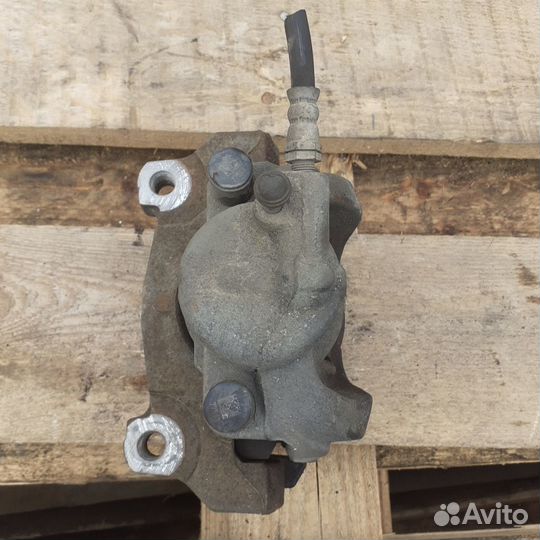 Тормозной суппорт передний левый volvo S80