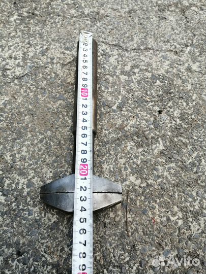 Старинный разводной ключ